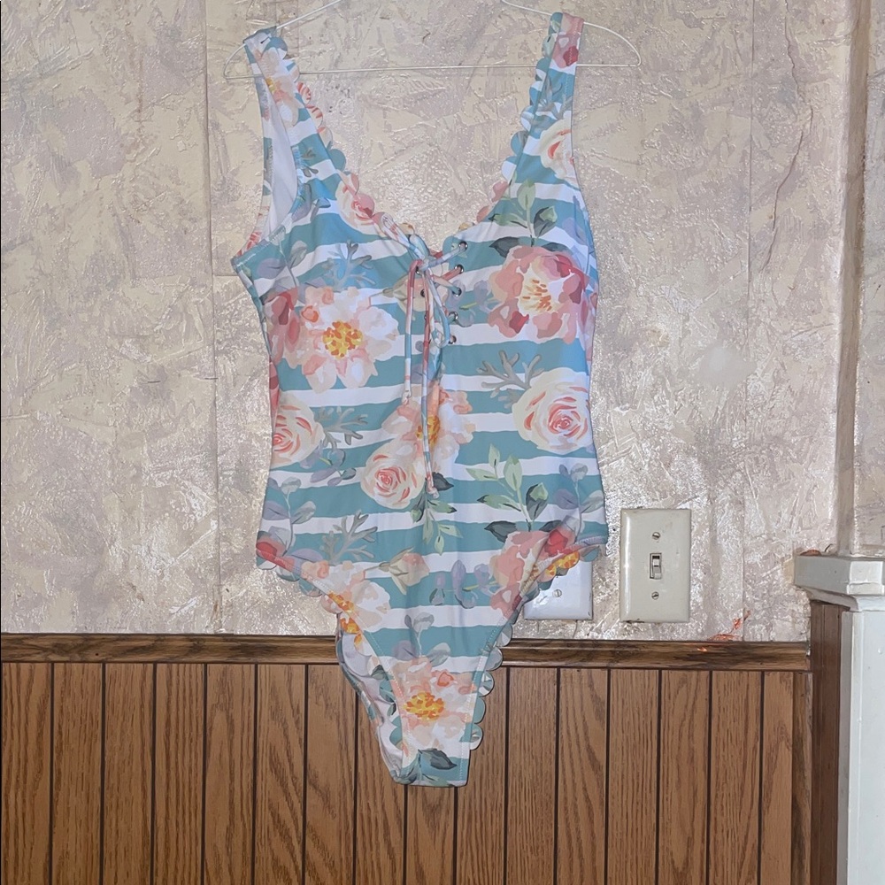 Cupshe Tropical Floral vintage style Swimsuit (XL)(nwt)